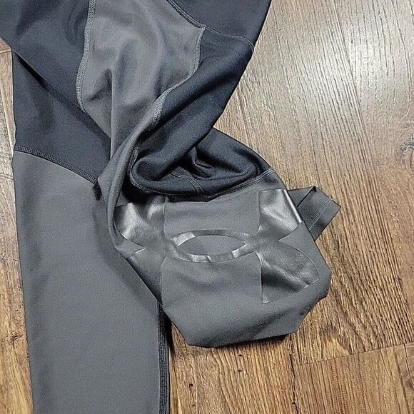 Under Armour Leggings Women's Medium Black Ankle Crop - Picture 8 of 8
